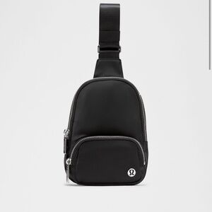 Lululemon Everywhere 2L Sling Bag